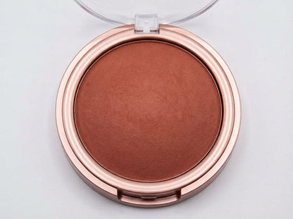 Verleihen Sie Ihrem Teint mit diesem strahlenden gebackenen Bronzer einen schönen Glow. Er wurde entwickelt, um einen sanften … Effekt zu erzielen.