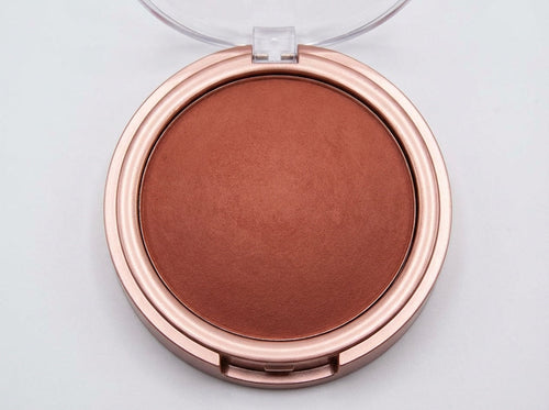 Verleihen Sie Ihrem Teint mit diesem strahlenden gebackenen Bronzer einen schönen Glow. Er wurde entwickelt, um einen sanften … Effekt zu erzielen.